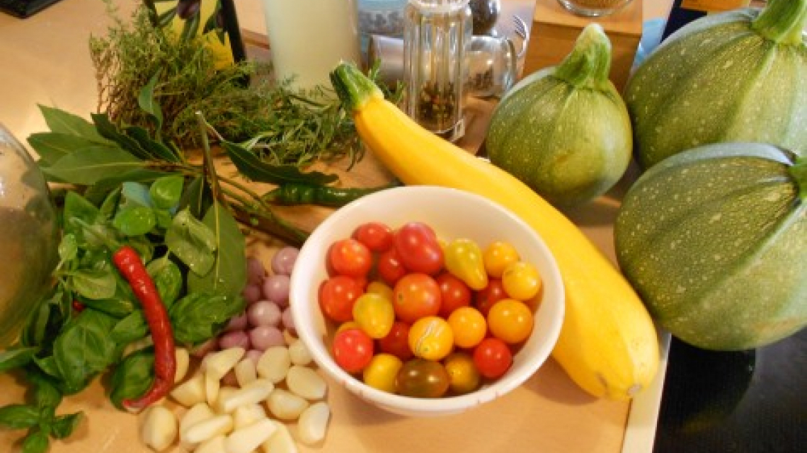 Farbenprächtige Ernte aus unserem "Wein-Genuss-Garten"